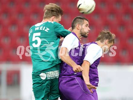 Fussball Regionalliga. SK Austria Klagenfurt gegen Weiz. Oliver Pusztai, Peter Pucker, (Klagenfurt), Christia Friedl (Weiz). Klagenfurt, 1.6.2011.
Foto: Kuess
---
pressefotos, pressefotografie, kuess, qs, qspictures, sport, bild, bilder, bilddatenbank