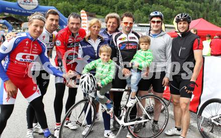 Radsport. Radmarathon. Marco Haller, Bernhard Eisel, Buergermeister Matthias Krenn, Dagmar Flum, Otto Flum (Praesident oesterr. Radverband), Peter Paco Wrolich mit seinen Soehnen, David Schuller, Daniel Welser.Bad Kleinkirchheim, am 28.5.2011.
Foto: Kuess
---
pressefotos, pressefotografie, kuess, qs, qspictures, sport, bild, bilder, bilddatenbank