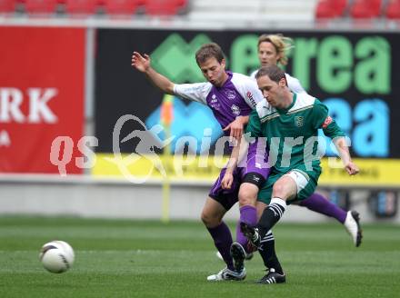 Fussball Regionalliga. SK Austria Klagenfurt gegen Weiz. Mathias Wrienz, (Klagenfurt), Gerald Hack (Weiz). Klagenfurt, 1.6.2011.
Foto: Kuess
---
pressefotos, pressefotografie, kuess, qs, qspictures, sport, bild, bilder, bilddatenbank