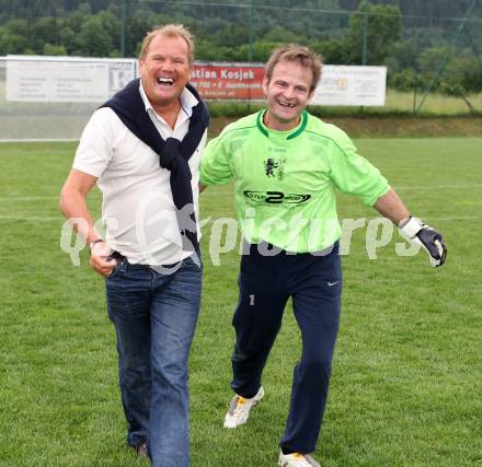 Fussball UNterliga Ost. Glanegg gegen Liebenfels. Trainer Dietmar Zuschlag, Burghard Wedam (Glanegg). Glanegg, am 2.6.2011.
Foto: Kuess
---
pressefotos, pressefotografie, kuess, qs, qspictures, sport, bild, bilder, bilddatenbank