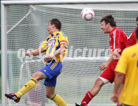 Fussball UNterliga Ost. Glanegg gegen Liebenfels. Stefan Rueckenbaum (Glanegg), Hannes Klemen  (Liebenfels). Glanegg, am 2.6.2011.
Foto: Kuess
---
pressefotos, pressefotografie, kuess, qs, qspictures, sport, bild, bilder, bilddatenbank