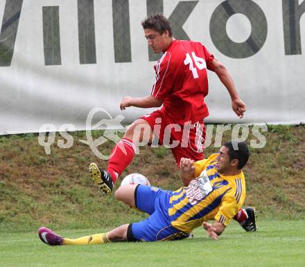 Fussball UNterliga Ost. Glanegg gegen Liebenfels. Michael Lainer (Glanegg), Ertuerk Erkara (Liebenfels). Glanegg, am 2.6.2011.
Foto: Kuess
---
pressefotos, pressefotografie, kuess, qs, qspictures, sport, bild, bilder, bilddatenbank