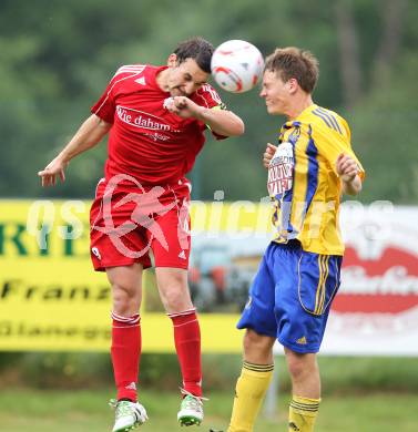 Fussball UNterliga Ost. Glanegg gegen Liebenfels. Harald Waitschacher (Glanegg), Simon Kloiber  (Liebenfels). Glanegg, am 2.6.2011.
Foto: Kuess
---
pressefotos, pressefotografie, kuess, qs, qspictures, sport, bild, bilder, bilddatenbank