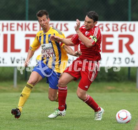 Fussball UNterliga Ost. Glanegg gegen Liebenfels. Harald Waitschacher (Glanegg), Hannes Klemen  (Liebenfels). Glanegg, am 2.6.2011.
Foto: Kuess
---
pressefotos, pressefotografie, kuess, qs, qspictures, sport, bild, bilder, bilddatenbank