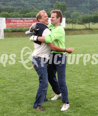 Fussball UNterliga Ost. Glanegg gegen Liebenfels. Trainer Dietmar Zuschlag, Burghard Wedam (Glanegg). Glanegg, am 2.6.2011.
Foto: Kuess
---
pressefotos, pressefotografie, kuess, qs, qspictures, sport, bild, bilder, bilddatenbank