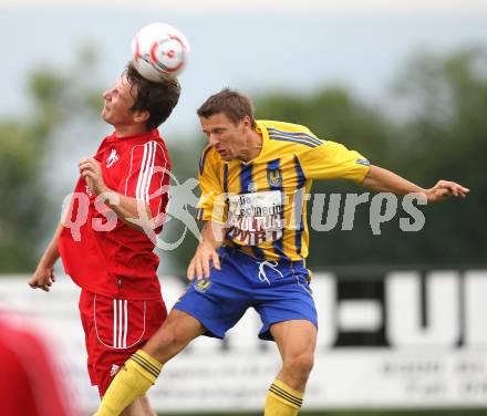 Fussball UNterliga Ost. Glanegg gegen Liebenfels. Stefan Rueckenbaum (Glanegg), Klaus Biei  (Liebenfels). Glanegg, am 2.6.2011.
Foto: Kuess
---
pressefotos, pressefotografie, kuess, qs, qspictures, sport, bild, bilder, bilddatenbank