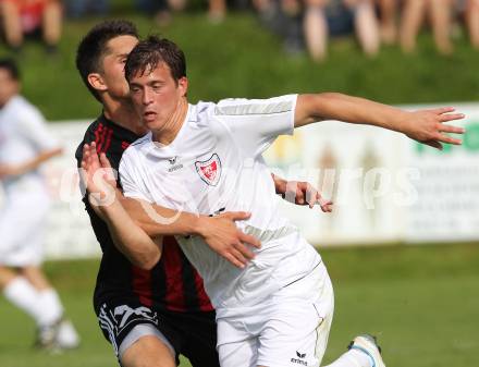 Fussball Unterliga Ost. Ruden gegen ATUS Ferlach. Christian Schweiger (Ruden), Thomas Waldhauser (Ferlach). Ruden, am 6.5.2011.
Foto: Kuess
---
pressefotos, pressefotografie, kuess, qs, qspictures, sport, bild, bilder, bilddatenbank