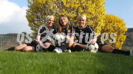 Fussball. OEFB Frauenliga, Oberes Play-Off. SK KELAG Kaernten Frauen. Winter Nike, Gatternig Nicole, Descovich Nicole. St. Veit, 10.8.2010.
Foto: Kuess
---
pressefotos, pressefotografie, kuess, qs, qspictures, sport, bild, bilder, bilddatenbank