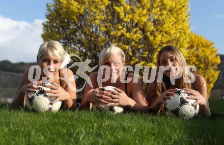 Fussball. OEFB Frauenliga, Oberes Play-Off. SK KELAG Kaernten Frauen. Winter Nike, Gatternig Nicole, Descovich Nicole. St. Veit, 10.8.2010.
Foto: Kuess
---
pressefotos, pressefotografie, kuess, qs, qspictures, sport, bild, bilder, bilddatenbank