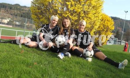 Fussball. OEFB Frauenliga, Oberes Play-Off. SK KELAG Kaernten Frauen. Winter Nike, Gatternig Nicole, Descovich Nicole. St. Veit, 10.8.2010.
Foto: Kuess
---
pressefotos, pressefotografie, kuess, qs, qspictures, sport, bild, bilder, bilddatenbank