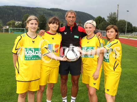 Fussball. OEFB Frauenliga, Oberes Play-Off. SK KELAG Kaernten Frauen. Wutte Anja, Landeka Iva, Trainer Groess Hans, Descovich Nicole, Tamegger Yvonne. St. Veit, 10.8.2010.
Foto: Kuess
---
pressefotos, pressefotografie, kuess, qs, qspictures, sport, bild, bilder, bilddatenbank