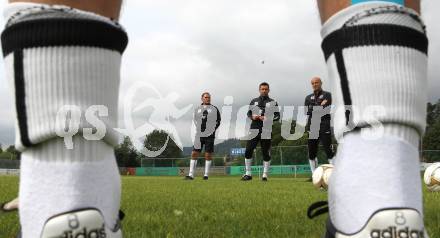 Fussball Bundesliga. Erste Liga. Trainingsbeginn WAC/St. Andrae. Trainer Nenad Bjelica, Co-Trainer Slobodan Grubor. St. Andrae, am 13.6.2011.
Foto: Kuess
---
pressefotos, pressefotografie, kuess, qs, qspictures, sport, bild, bilder, bilddatenbank