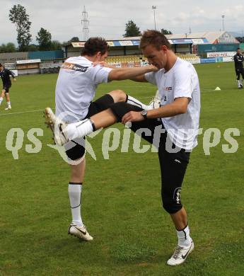 Fussball Bundesliga. Erste Liga. Trainingsbeginn WAC/St. Andrae. Mario Kroepfl, Rene Gsellmann. St. Andrae, am 13.6.2011.
Foto: Kuess
---
pressefotos, pressefotografie, kuess, qs, qspictures, sport, bild, bilder, bilddatenbank