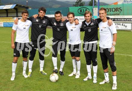 Fussball Bundesliga. Erste Liga. Trainingsbeginn WAC/St. Andrae. Gernot Suppan, Mihret Topcagic, Trainer Nenad Bjelica, Mario Kroepfl, Christoph Cemernjak, Rene Gsellmann. St. Andrae, am 13.6.2011.
Foto: Kuess
---
pressefotos, pressefotografie, kuess, qs, qspictures, sport, bild, bilder, bilddatenbank