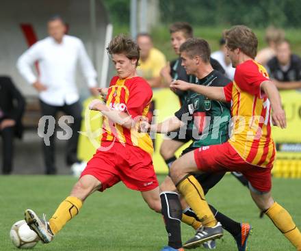 Fussball. Freundschaftsspiel. ATSV Wolfsberg gegen FC Wacker Innsbruck. Rabensteiner Florian, Melcher Dorian Robert (Wolfsberg), Perstaller Julius (Innsbruck). Wolfsberg, 18.6.2011.
Foto: Kuess
---
pressefotos, pressefotografie, kuess, qs, qspictures, sport, bild, bilder, bilddatenbank