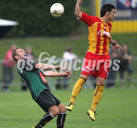 Fussball. Freundschaftsspiel. ATSV Wolfsberg gegen FC Wacker Innsbruck. Denis Curic (Wolfsberg), Georg Harding (Innsbruck). Wolfsberg, 18.6.2011.
Foto: Kuess
---
pressefotos, pressefotografie, kuess, qs, qspictures, sport, bild, bilder, bilddatenbank