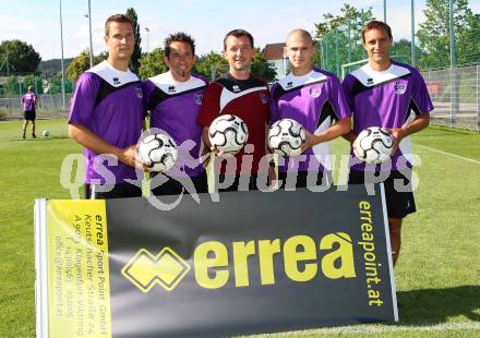 Fussball Regionalliga. Trainingsbeginn SK Austria Klagenfurt. Thomas Pirker, Matthias Dollinger, Trainer Rudolf Perz, Stefan Korepp, Marco Reich. Klagenfurt, am 20.6.2011.
Foto: Kuess
---
pressefotos, pressefotografie, kuess, qs, qspictures, sport, bild, bilder, bilddatenbank