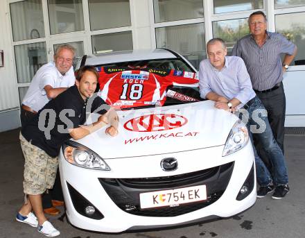 EBEL. Eishockey Bundesliga. Autouebergabe an Thomas Koch (KAC). Karl Nedwed (Praesident KAC), Thomas Koch, Reinhard Bahr (Generali), Guenther Kerle (Mazda Austria). Klagenfurt, am 21.6.2011.
Foto: Kuess
---
pressefotos, pressefotografie, kuess, qs, qspictures, sport, bild, bilder, bilddatenbank