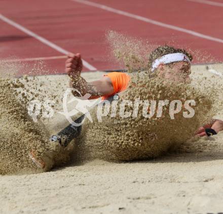 Leichtathletik. Oesterreichischer Cup der Bundeslaender U18. Weitsprung. Julian Kellerer. Villach, am 26.5.2011.
Foto: Kuess
---
pressefotos, pressefotografie, kuess, qs, qspictures, sport, bild, bilder, bilddatenbank