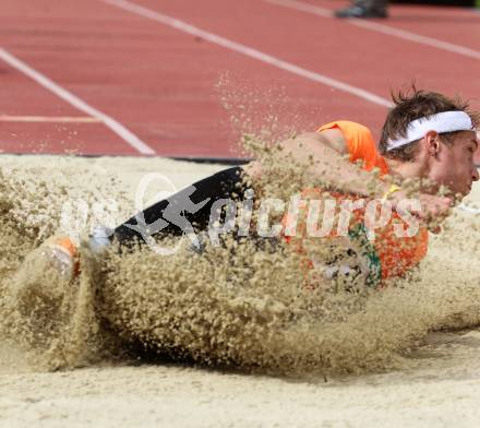 Leichtathletik. Oesterreichischer Cup der Bundeslaender U18. Weitsprung. Julian Kellerer. Villach, am 26.5.2011.
Foto: Kuess
---
pressefotos, pressefotografie, kuess, qs, qspictures, sport, bild, bilder, bilddatenbank