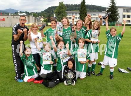 Fussball. Girlies Cup Finale. Sieger FC Feldkirchner Bomber. Feldkirchen, 18. Juni 2011.
Foto: Kuess
---
pressefotos, pressefotografie, kuess, qs, qspictures, sport, bild, bilder, bilddatenbank