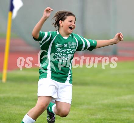 Fussball. Girlies Cup Finale. Sieger FC Feldkirchner Bomber. Feldkirchen, 18. Juni 2011.
Foto: Kuess
---
pressefotos, pressefotografie, kuess, qs, qspictures, sport, bild, bilder, bilddatenbank