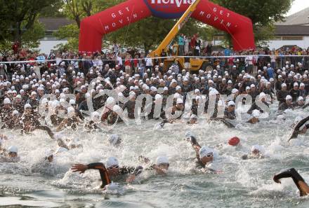 Ironman Austria. Schwimmstart. KLagenfurt, am 3.7.2011.
Foto: Kuess

---
pressefotos, pressefotografie, kuess, qs, qspictures, sport, bild, bilder, bilddatenbank