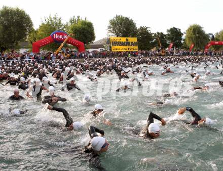 Ironman Austria. Schwimmstart. KLagenfurt, am 3.7.2011.
Foto: Kuess

---
pressefotos, pressefotografie, kuess, qs, qspictures, sport, bild, bilder, bilddatenbank