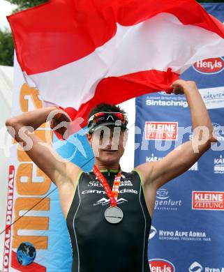 Ironman Austria Ziel. Michael Weiss (AUT) Klagenfurt am 3.7.2011 Foto: Kuess/ Goetzhaber

---
pressefotos, pressefotografie, kuess, qs, qspictures, sport, bild, bilder, bilddatenbank