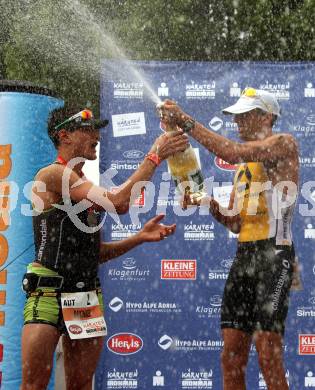 Ironman Austria Ziel. Michael Weiss (AUT) und Marino Vanhoenacker (BEL) Klagenfurt am 3.7.2011 Foto: Kuess/ Goetzhaber

---
pressefotos, pressefotografie, kuess, qs, qspictures, sport, bild, bilder, bilddatenbank