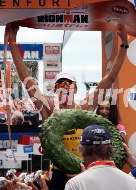 Ironman Austria Ziel. Marino Vanhoenacker (BEL) Klagenfurt am 3.7.2011 Foto: Kuess/ Goetzhaber

---
pressefotos, pressefotografie, kuess, qs, qspictures, sport, bild, bilder, bilddatenbank