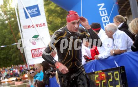 Ironman Austria. Schwimmstart. Michael Weiss (AUT). KLagenfurt, am 3.7.2011.
Foto: Kuess

---
pressefotos, pressefotografie, kuess, qs, qspictures, sport, bild, bilder, bilddatenbank