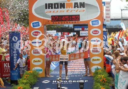 Ironman Austria.  Laufen. Neuer Weltrekord. Marino Vanhoenacker (BEL). KLagenfurt, am 3.7.2011.
Foto: Kuess

---
pressefotos, pressefotografie, kuess, qs, qspictures, sport, bild, bilder, bilddatenbank