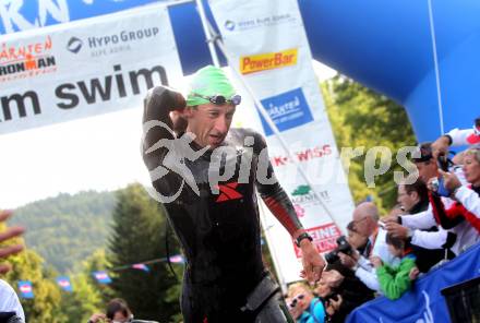 Ironman Austria. Schwimmstart. Marino Vanhoenacker (BEL). KLagenfurt, am 3.7.2011.
Foto: Kuess

---
pressefotos, pressefotografie, kuess, qs, qspictures, sport, bild, bilder, bilddatenbank