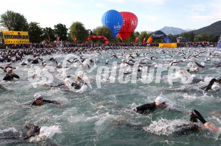 Ironman Austria. Schwimmstart. KLagenfurt, am 3.7.2011.
Foto: Kuess

---
pressefotos, pressefotografie, kuess, qs, qspictures, sport, bild, bilder, bilddatenbank