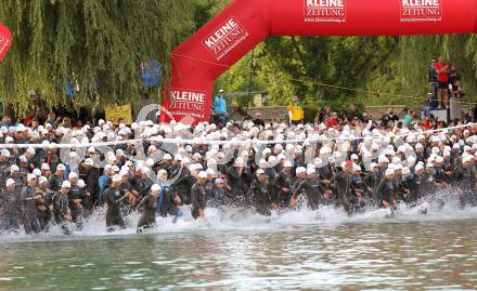 Ironman Austria. Schwimmstart. KLagenfurt, am 3.7.2011.
Foto: Kuess

---
pressefotos, pressefotografie, kuess, qs, qspictures, sport, bild, bilder, bilddatenbank