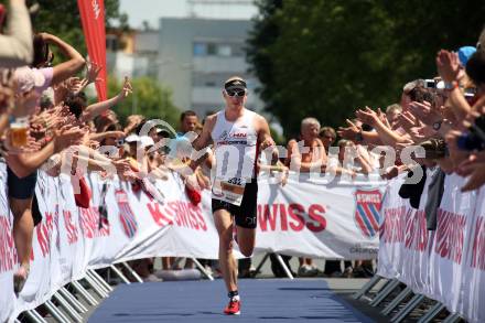 Ironman Austria Laufen. Mario Fink (AUT) Klagenfurt am 3.7.2011 Foto: Kuess/ Goetzhaber

---
pressefotos, pressefotografie, kuess, qs, qspictures, sport, bild, bilder, bilddatenbank