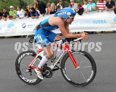 Ironman Austria.  Radfahren. Eva Dollinger (AUT).. KLagenfurt, am 3.7.2011.
Foto: Kuess

---
pressefotos, pressefotografie, kuess, qs, qspictures, sport, bild, bilder, bilddatenbank