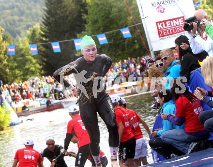 Ironman Austria. Schwimmstart.  Eva Maria Dollinger (AUT). KLagenfurt, am 3.7.2011.
Foto: Kuess

---
pressefotos, pressefotografie, kuess, qs, qspictures, sport, bild, bilder, bilddatenbank