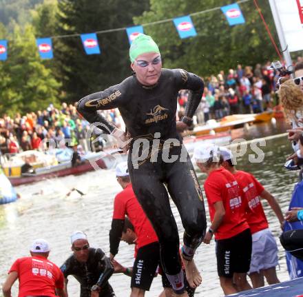 Ironman Austria. Schwimmstart. Eva Maria Dollinger (AUT). KLagenfurt, am 3.7.2011.
Foto: Kuess

---
pressefotos, pressefotografie, kuess, qs, qspictures, sport, bild, bilder, bilddatenbank