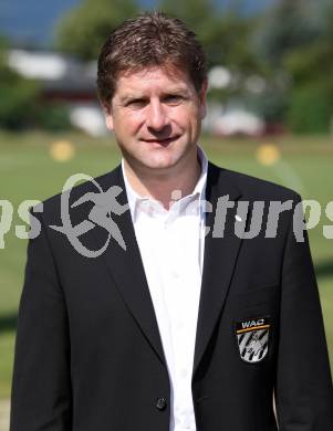 Fussball. 1. Liga. WAC/St. Andrae. Mannschaftsfototermin.  Praesident Dietmar Riegler. Wolfsberg, 2.7.2011.
Foto: Kuess/Goetzhaber
---
pressefotos, pressefotografie, kuess, qs, qspictures, sport, bild, bilder, bilddatenbank