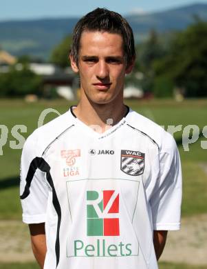 Fussball. 1. Liga. WAC/St. Andrae. Mannschaftsfototermin.  Patrick Pfennich. Wolfsberg, 2.7.2011.
Foto: Kuess/Goetzhaber
---
pressefotos, pressefotografie, kuess, qs, qspictures, sport, bild, bilder, bilddatenbank