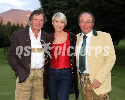 Lederhosengolfturnier. Franz Klammer, Heather Mills, Ewald Opetnik (GeschÃ¤ftsfÃ¼hrer KÃ¤rntner Heimatwerk). Klopeinersee, am 2.7.2011.
Foto: Kuess
---
pressefotos, pressefotografie, kuess, qs, qspictures, sport, bild, bilder, bilddatenbank