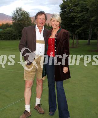 Lederhosengolfturnier. Franz Klammer, Heather Mills. Klopeinersee, am 2.7.2011.
Foto: Kuess
---
pressefotos, pressefotografie, kuess, qs, qspictures, sport, bild, bilder, bilddatenbank