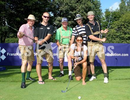 Lederhosengolfturnier.  Ewald OPETNIK (GeschÃ¤ftsfÃ¼hrer KÃ¤rntner Heimatwerk), Johannes Kirisits (KAC), Franz Klammer, Bernhard Starkbaum (VSV), Gregor Hager (KAC), Karin Muehlmann. Klopeinersee, am 2.7.2011.
Foto: Kuess 
---
pressefotos, pressefotografie, kuess, qs, qspictures, sport, bild, bilder, bilddatenbank