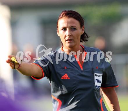 Fussball Testspiel. SK Austria Klagenfurt gegen Treibach. Schiedsrichterin Tanja Schett. KLagenfurt, am 8.7.2011.
Foto: Kuess 
---
pressefotos, pressefotografie, kuess, qs, qspictures, sport, bild, bilder, bilddatenbank