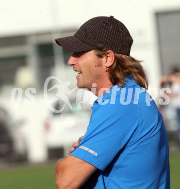 Fussball Testspiel. SK Austria Klagenfurt gegen Treibach. Trainer Guido Frank (Treibach). KLagenfurt, am 8.7.2011.
Foto: Kuess 
---
pressefotos, pressefotografie, kuess, qs, qspictures, sport, bild, bilder, bilddatenbank