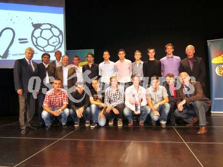 Fussball. Meisterehrung Kaerntner Fussballverband. Meister Unterliga Ost. ATUS Ferlach. Velden, am 4.7.2011.
Foto: Kuess
---
pressefotos, pressefotografie, kuess, qs, qspictures, sport, bild, bilder, bilddatenbank