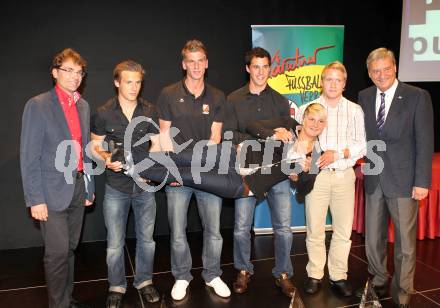 Fussball. Meisterehrung Kaerntner Fussballverband. Lorber, Torschuetzenkoenige. Michael Fischer (Feldkirchen Amateure), Tadej Trdina (Ruden), Huber Stefanie (SK Kelag Kaernten Frauen), Christian Kautz (Dellach/Drau), Alexander Lessnig (Treibach), Wertner Lippitz. Velden, am 4.7.2011.
Foto: Kuess
---
pressefotos, pressefotografie, kuess, qs, qspictures, sport, bild, bilder, bilddatenbank