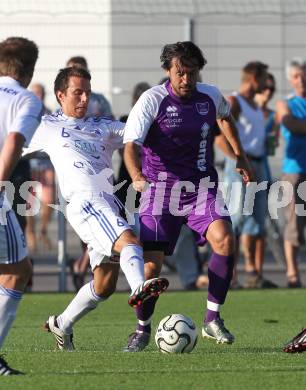 Fussball Testspiel. SK Austria Klagenfurt gegen Treibach. Almedin Hota(Austria Klagenfurt), Andreas Wolfger (Treibach). KLagenfurt, am 8.7.2011.
Foto: Kuess 
---
pressefotos, pressefotografie, kuess, qs, qspictures, sport, bild, bilder, bilddatenbank